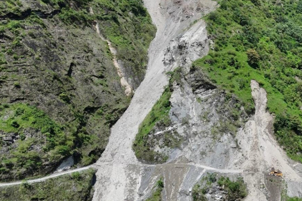 फापर खेतको पहिरोको विकल्पमा बेलीब्रिज बनाउने योजना अन्योलमा